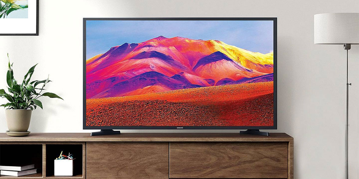 Samsung 32-inch TV on a wooden media unit
